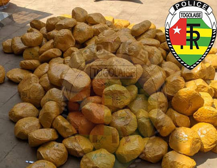 Kpalimé : plus de 200 pains de cannabis saisis dans une maison abandonnée